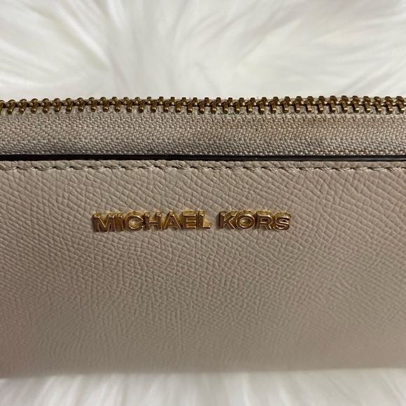 Michael Kors Tan Leather Wallet Zip-Around Sleek Design-used with light wear - Picture 4 of 12
